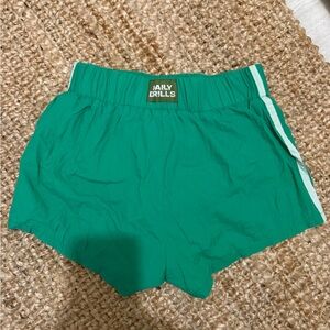 DAILY DRILLS GREEN SHORTS 2 INCH INSEAM
